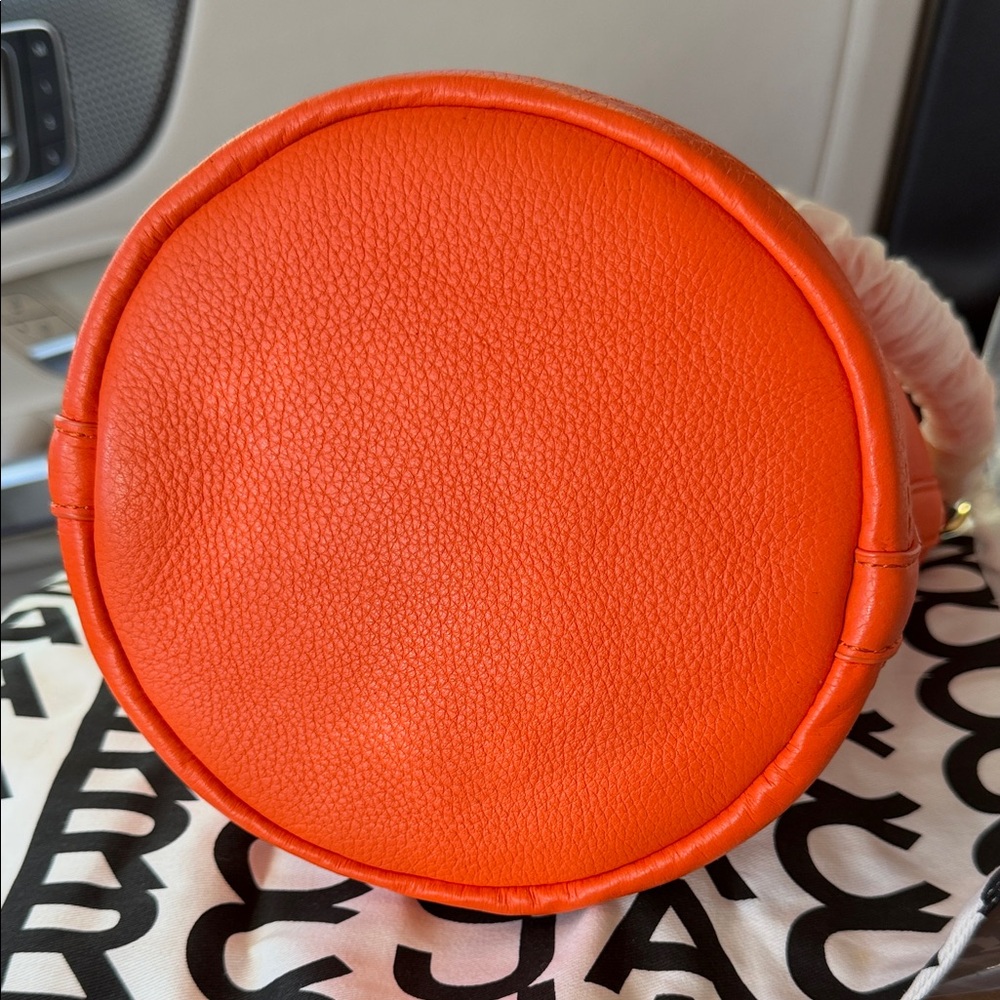 NWT Marc Jacobs The Bucket bag In Dragon fire(bright orange) - Picture 7 of 8